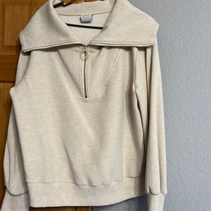 Womens like new VARLEY VINE PULLOVER